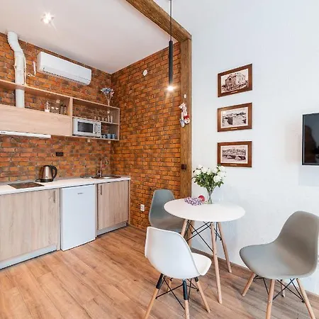 Apartment затишні смарт-квартири в історичному центрі! Uschhorod